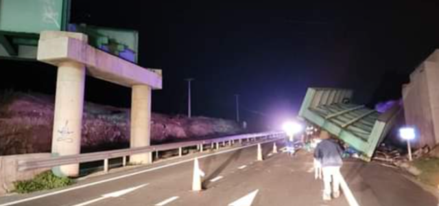 Camión impacta puente ferroviario entrada norte a Los Vilos