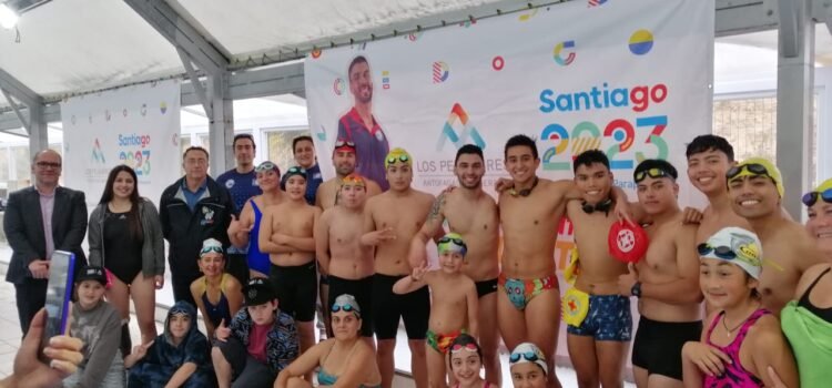 Multicampeón chileno de la natación paralímpica inspira a futuros nadadores serenenses