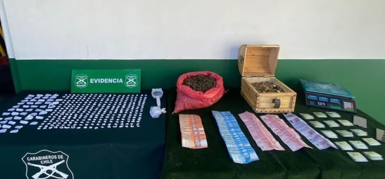 Dos detenidos, $9 millones en droga y más de $1 millón en efectivo tras operativo en Coquimbo