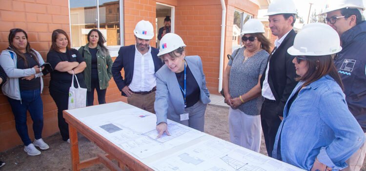 Subsecretaria de Vivienda visita obras 46 viviendas de alta calidad de Pan de Azúcar junto a familias beneficiadas
