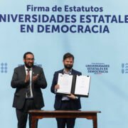 Presidente firma estatutos democráticos que potenciarán el rol público de las universidades estatales