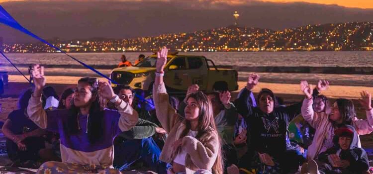 Coquimbo: En playa de Peñuelas se dio el vamos al Cine Bajo Las Estrellas