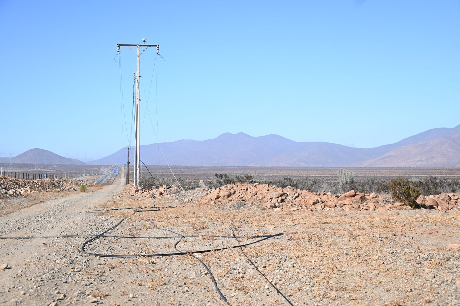 Nuevamente roban cables en La Higuera y derriban 4 postes