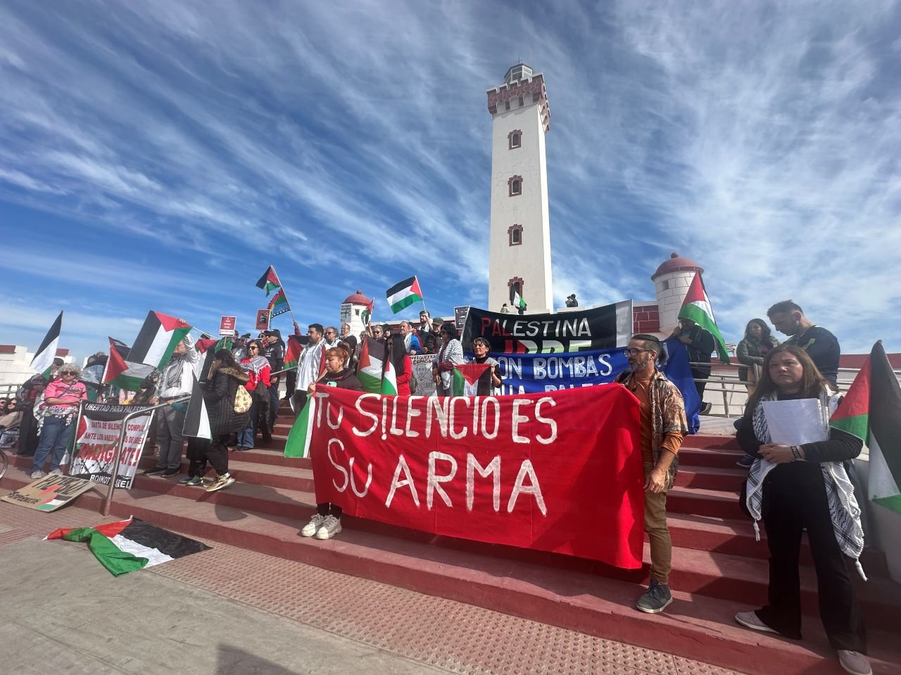 Manifestación Global por Gaza en el Faro Monumental de La Serena