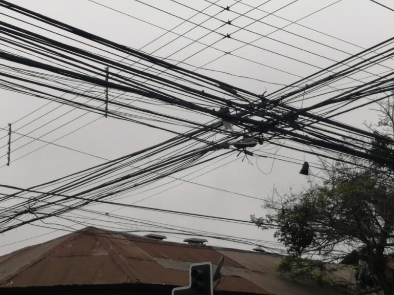 Cables en desuso: nuevo decreto busca mayor orden y seguridad en las ciudades