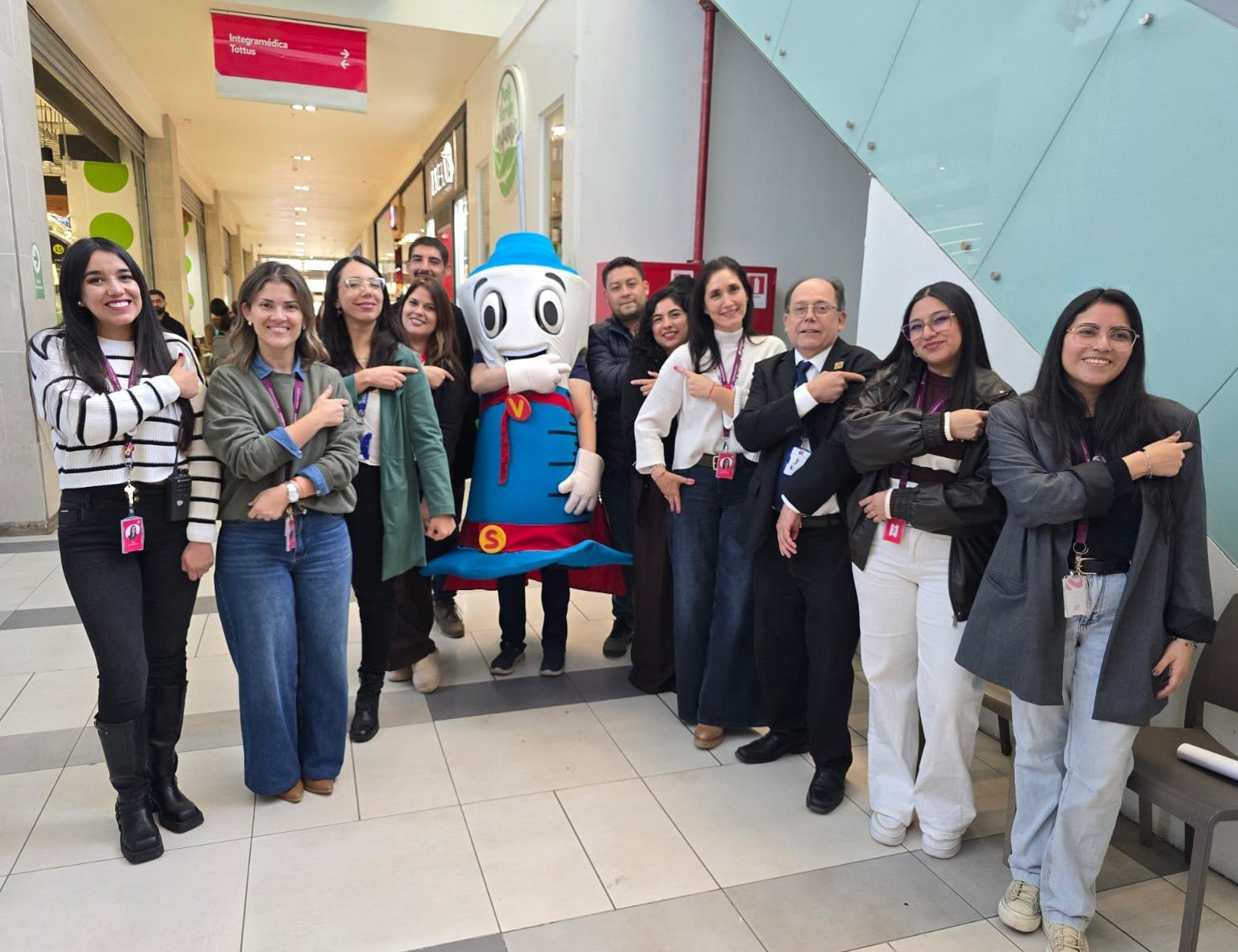 Nuevo punto de vacunación en Mallplaza ante preocupante record en la región