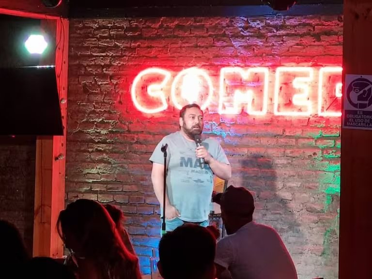 Muere José Luis “Koto” Valenzuela, reconocido comediante y gestor del stand-up chileno