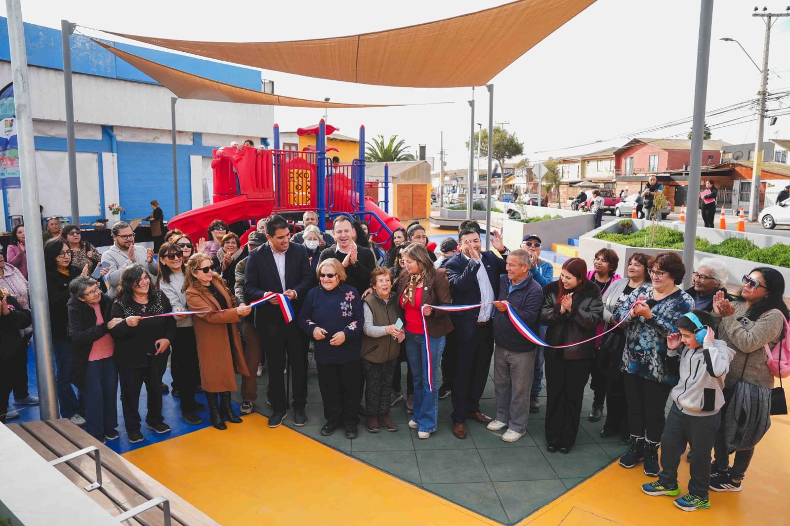 Plaza del Encuentro recupera un histórico espacio para las familias de Sindempart y Las Torres