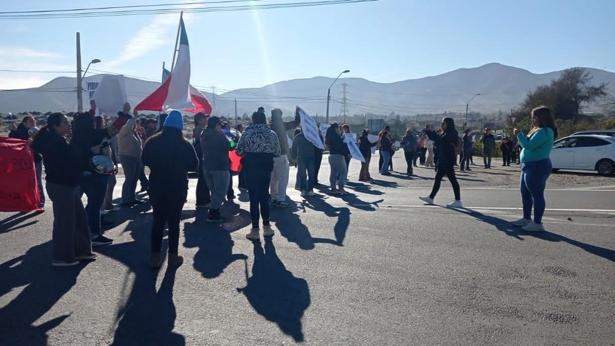 Comité de Vivienda corta ruta 41 en protesta por solución habitacional