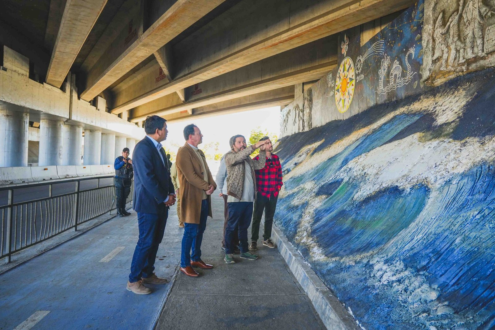 Peñuelas estrena mural que rescata la historia, el patrimonio y la identidad costera de Coquimbo