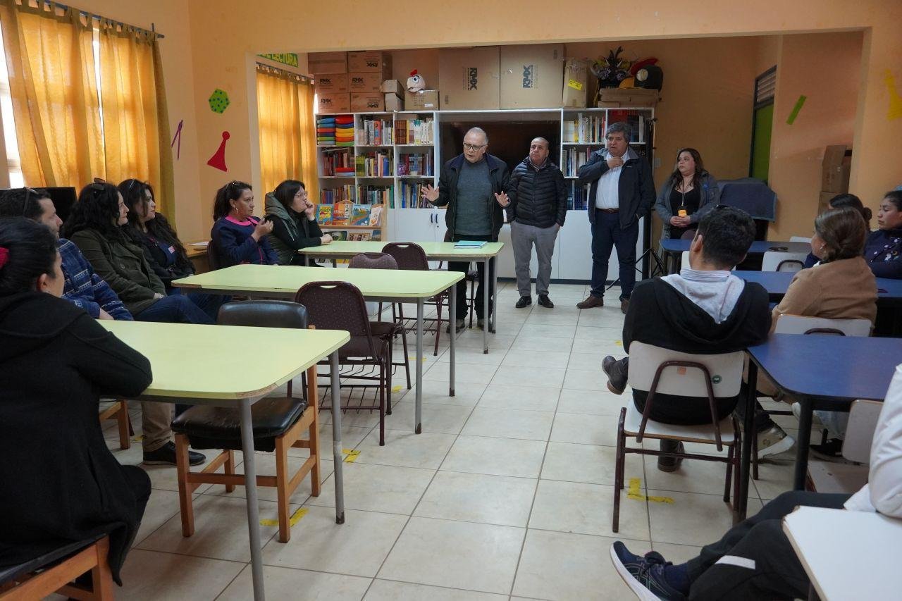 Escuela Básica Carlos Condell de La Higuera regresó a clases pero con dificultades por cortes en Ruta 5 Norte