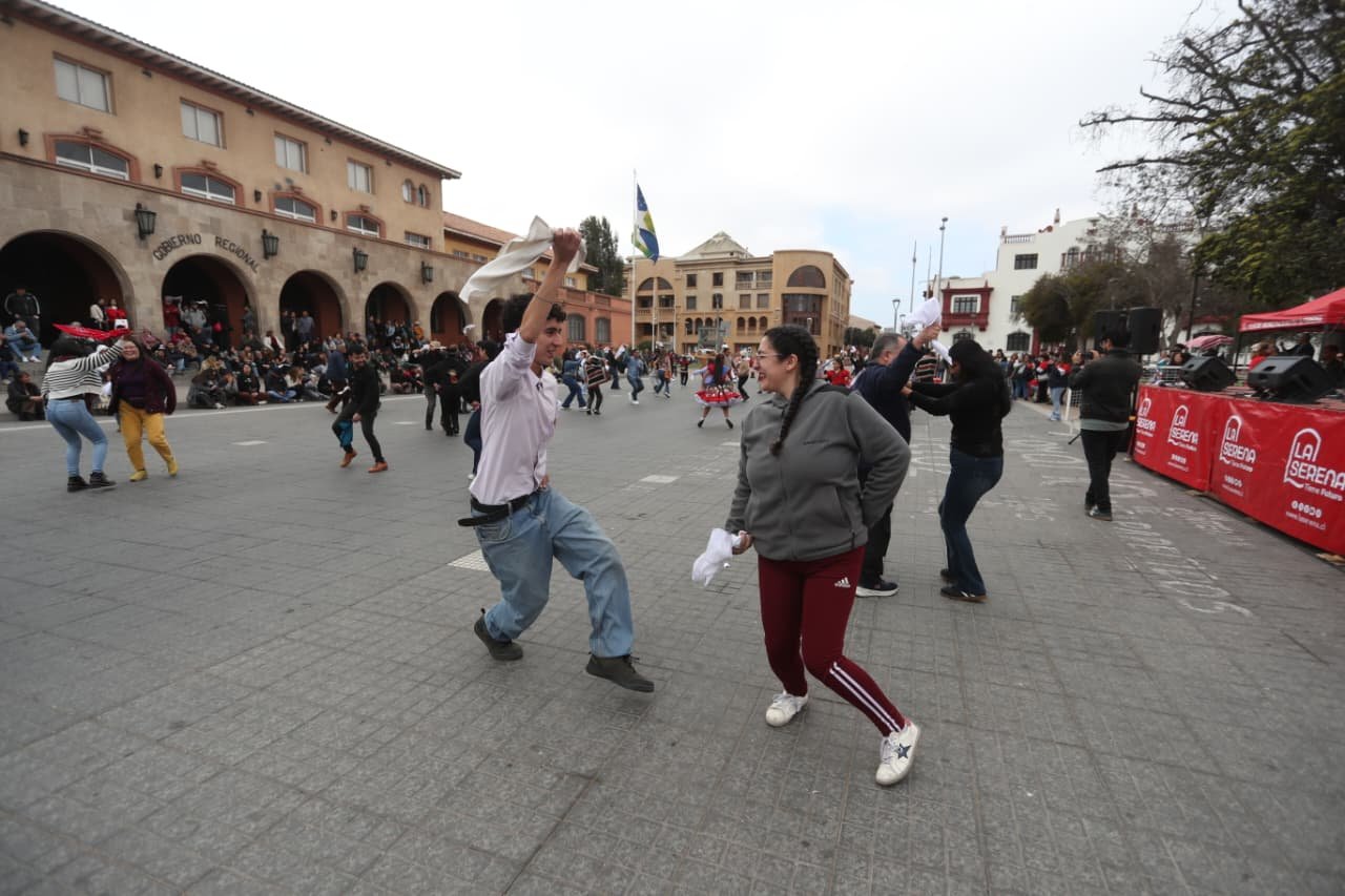 Cientos de personas disfrutaron en día nacional del cuequero y la cuequera