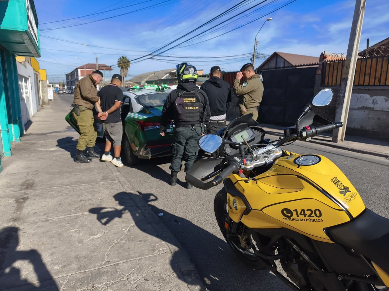 Detienen a sujeto por orden vigente y a otros dos en Coquimbo