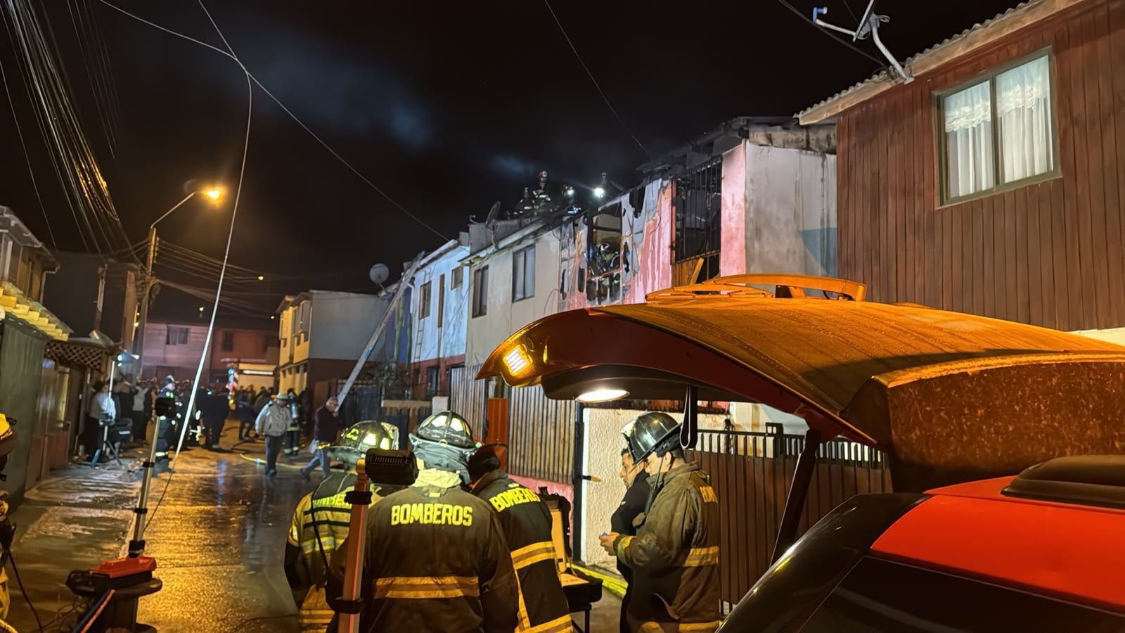 Al menos 2 viviendas afectadas en incendio de Villa Lambert