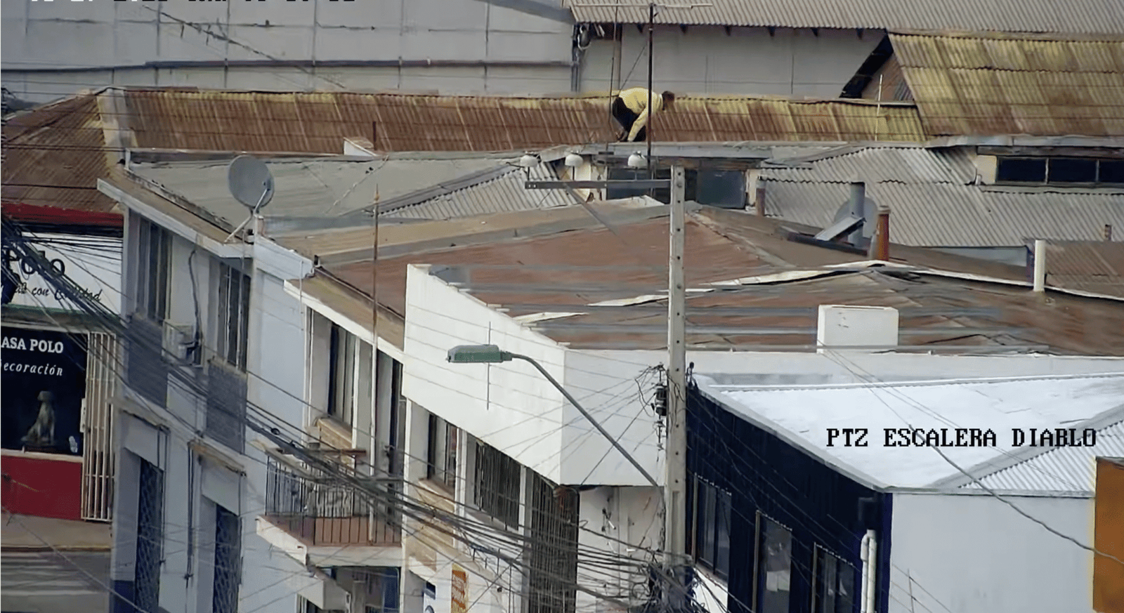 COMO ALADINO: INTENTÓ ESCAPAR POR LOS TECHOS TRAS ROBAR UNA CASA, PERO IGUAL FUE DETENIDO POR CARABINEROS