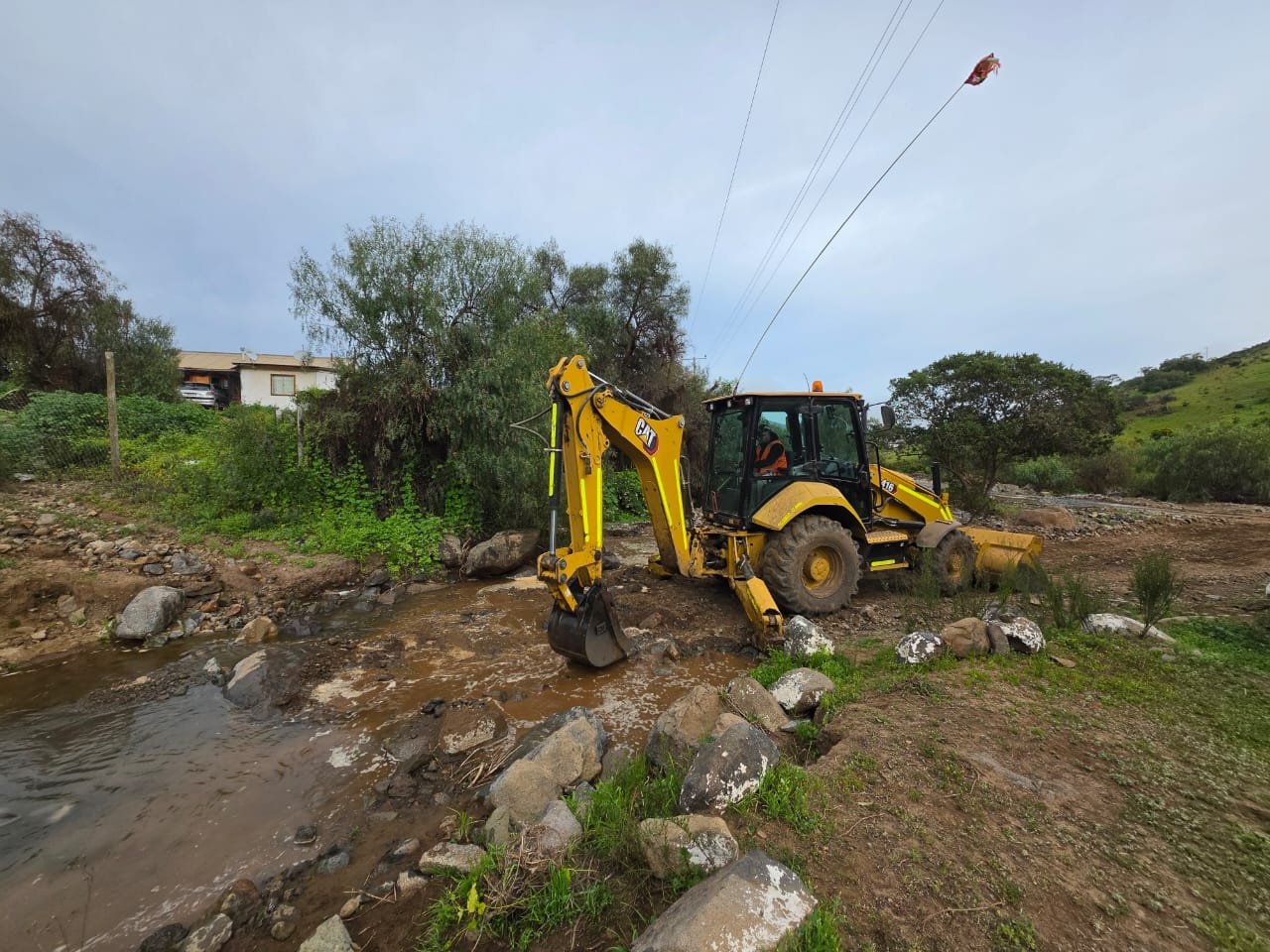 MUNICIPIO DE COQUIMBO REFUERZA MEJORAMIENTO DE CAMINOS RURALES TRAS ÚLTIMAS LLUVIAS