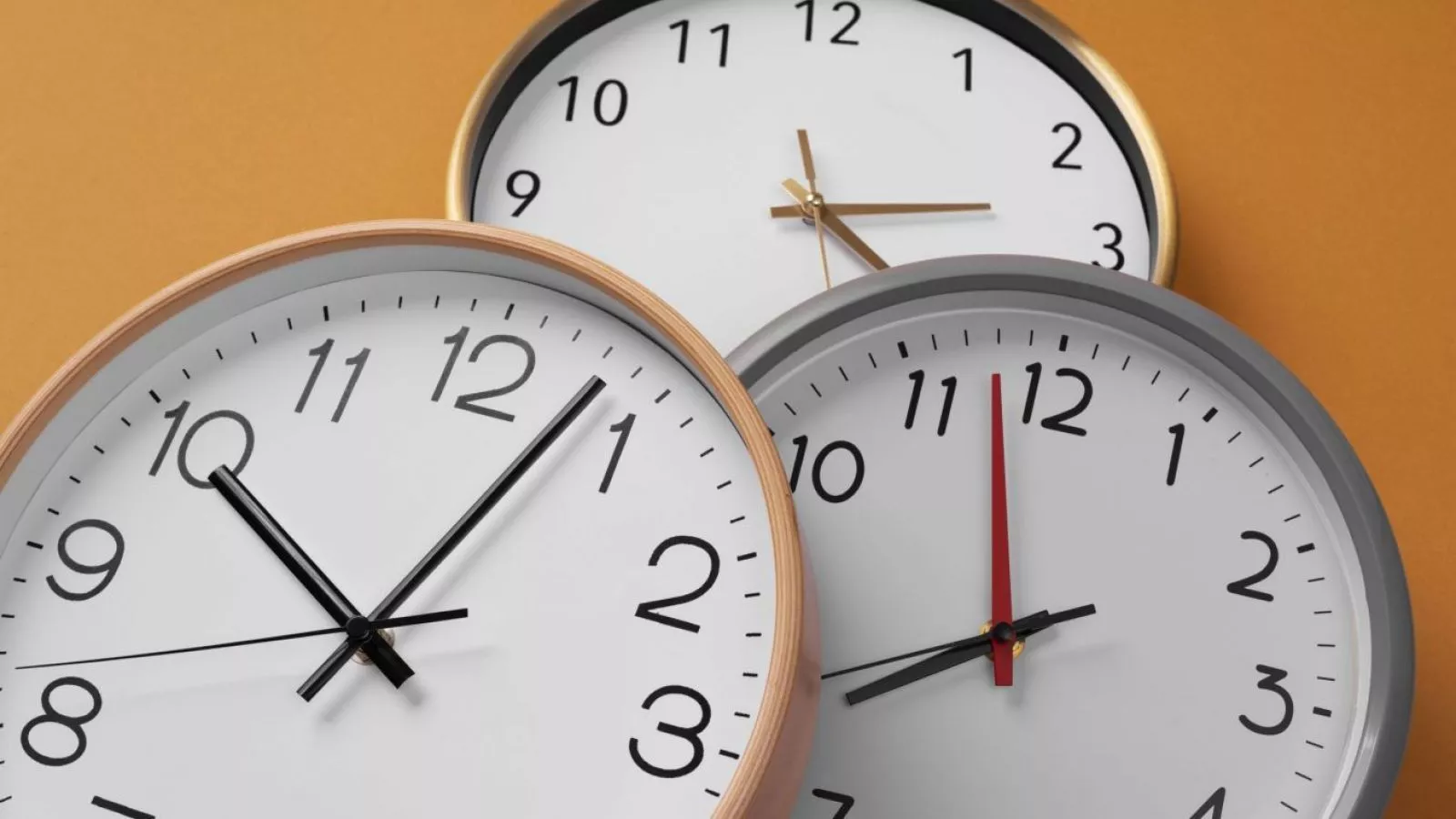 CHILE ADELANTA SUS RELOJES: ESTE SÁBADO COMIENZA EL HORARIO DE VERANO