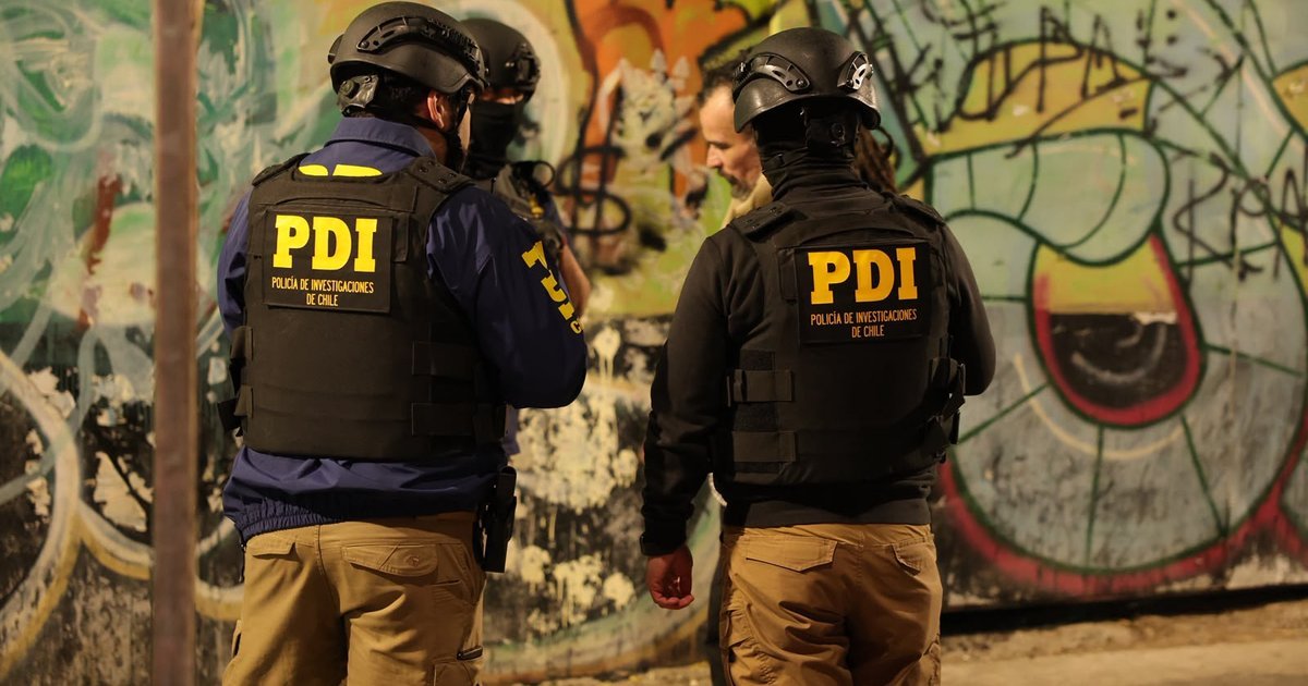 CINCO DETENIDOS TRAS OPERATIVO ANTIDROGAS EN PLENO CENTRO DE LA SERENA: INCAUTAN 450 DOSIS DE COCAÍNA BASE