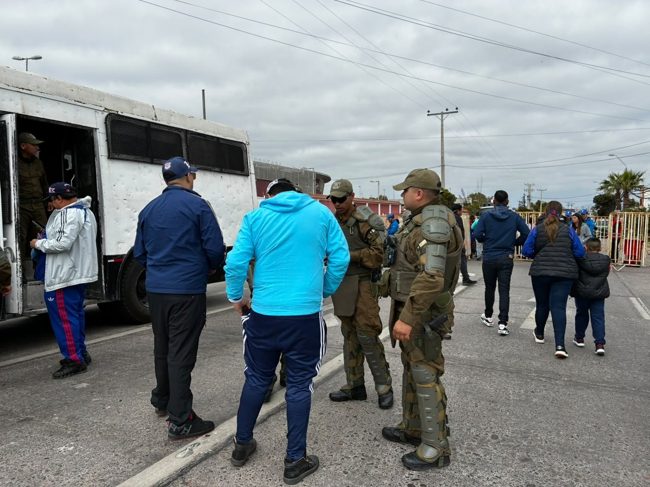 AMPLIO DESPLIEGUE PREVENTIVO DE CARABINEROS DEJÓ 12 DETENIDOS Y CASI 300 CONTROLES EN ENCUENTRO DEPORTIVO EN LA SERENA
