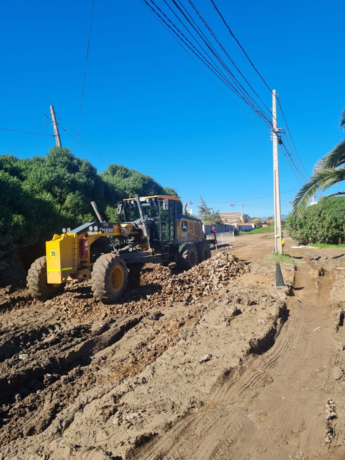 MUNICIPIO INTERVIENE PUNTOS CRÍTICOS DE AVENIDA DEL MAR TRAS DAÑOS PROVOCADOS POR EL TEMPORAL