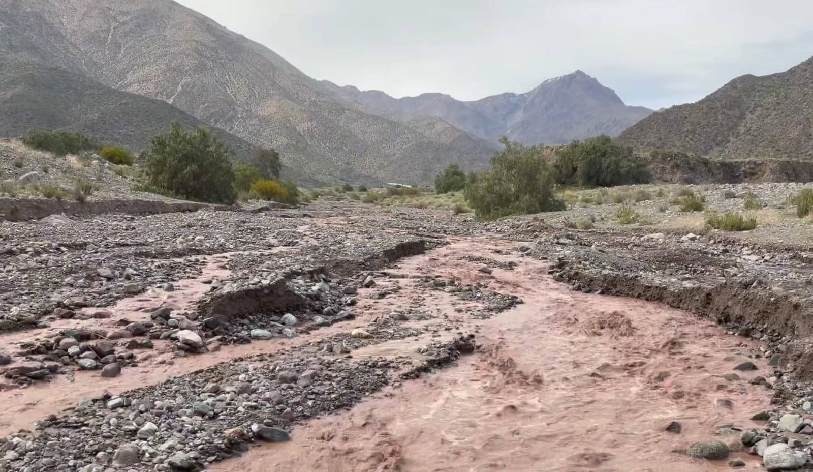 DESHIELOS GENERAN PROBLEMAS EN QUEBRADAS EN SECTOR ALTO DE VICUÑA Y MONITOREO PREVENTIVO EN OTRAS ZONAS