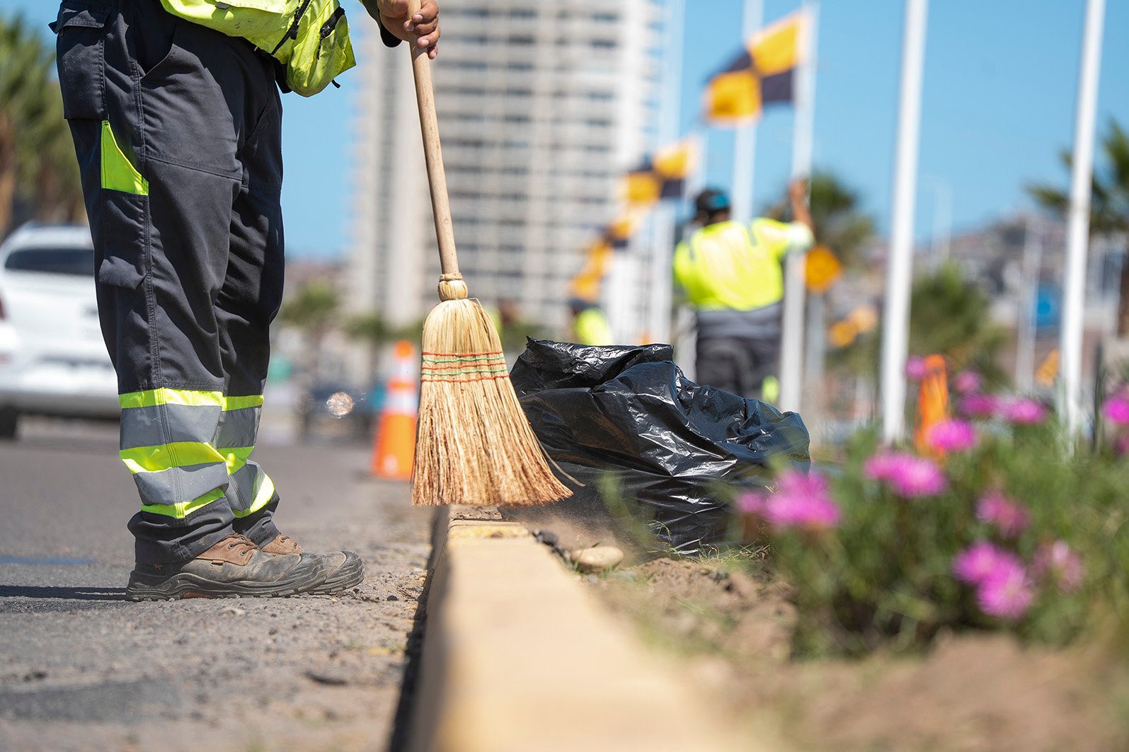 COQUIMBO REPARA CALLES DAÑADAS Y REFUERZA LIMPIEZA DE LA COSTANERA TRAS LOS ÚLTIMOS TEMPORALES