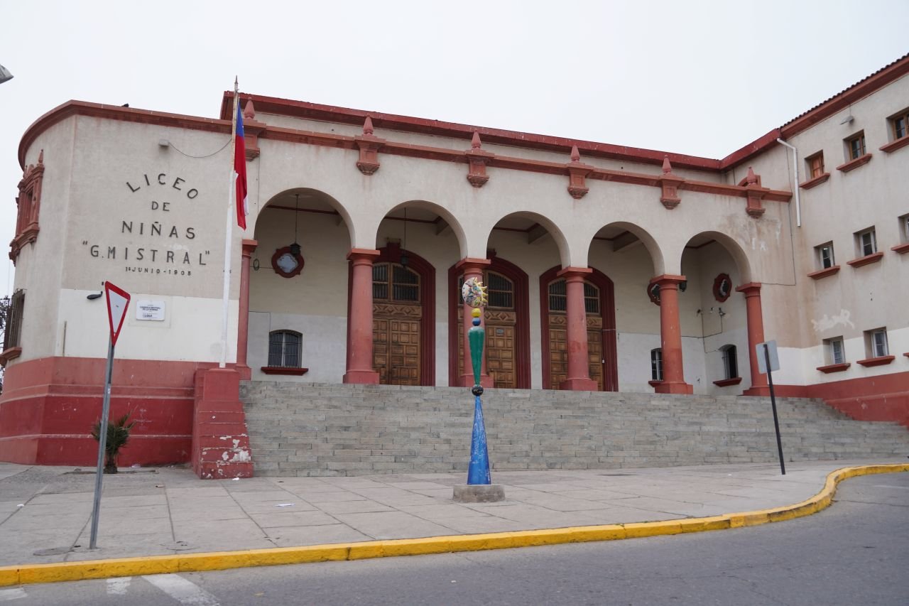 CONTRALORÍA PIDE MÁS ANTECEDENTES PARA RESOLVER TRASPASO DE TEATRO DEL LICEO GABRIELA MISTRAL Y SOLICITA INFORMACION AL SLEP ELQUI