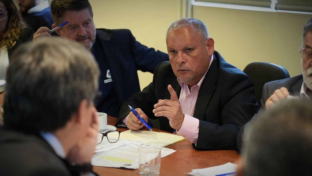 PRESUPUESTO 2027: GOBERNADORES ADVIERTEN “MUCHAS CONTRADICCIONES” CON HACIENDA POR RECORTE Y DISTRIBUCIÓN DE RECURSOS REGIONALES