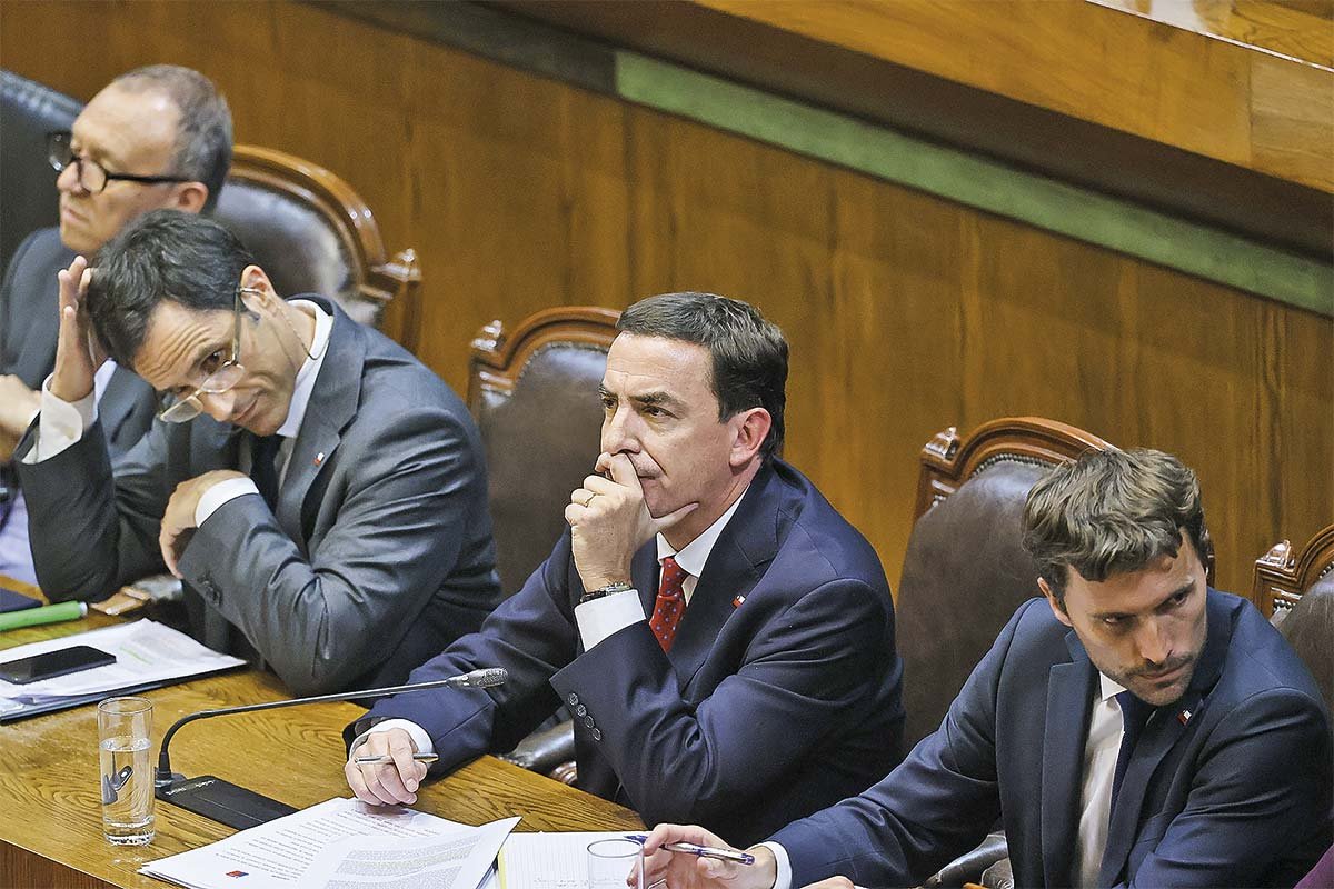 CRISIS EN JUSTICIA SE AGRAVA: OPOSICIÓN BUSCA RESPONSABILIDADES PENALES DE RABAT Y KAST ENFRENTA CRECIENTE PRESIÓN PARA REMOVERLO