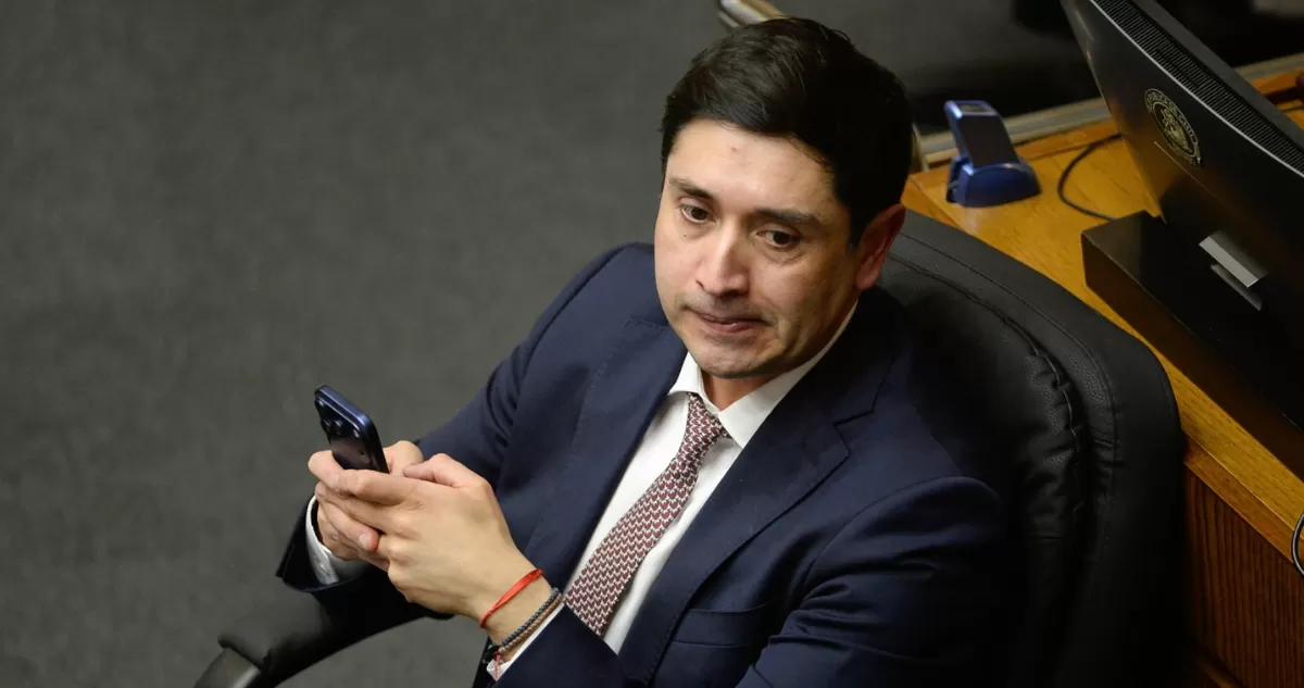 DERECHA PIERDE MAYORÍA EN SENADO: DESAFUERAN A SENADOR MIGUEL ANGEL CALISTO