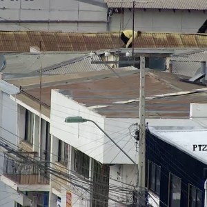 COMO ALADINO: INTENTÓ ESCAPAR POR LOS TECHOS TRAS ROBAR UNA CASA, PERO IGUAL FUE DETENIDO POR CARABINEROS