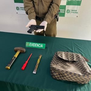 Carabineros detuvo a dos involucrados en robo con violencia en Tierras Blancas