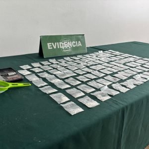 CARABINEROS DESARTICULA PUNTO DE VENTA DE COCAÍNA EN LA SERENA: DOS DETENIDOS SUMAN MÁS DE 30 REGISTROS POLICIALES