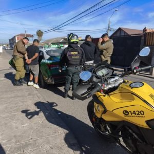 Detienen a sujeto por orden vigente y a otros dos en Coquimbo