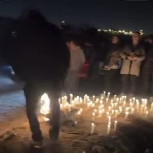 Familia y riders realizan velatón para pedir justlcia por Dylan, quien muruó por acción de Carabineros